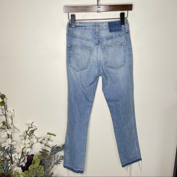 AMO Babe Sweet Cheeks Raw Hem Ankle Jeans Light Wash {OO3} - Picture 3 of 4